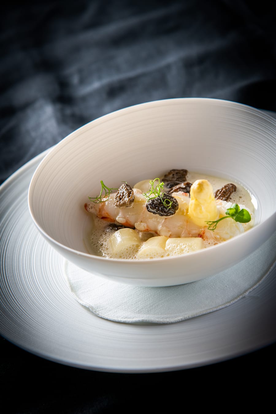 Ein Prachtskerl aus Südafrika: Langoustine, Kaliber 6/9, mit badischem Spargel.