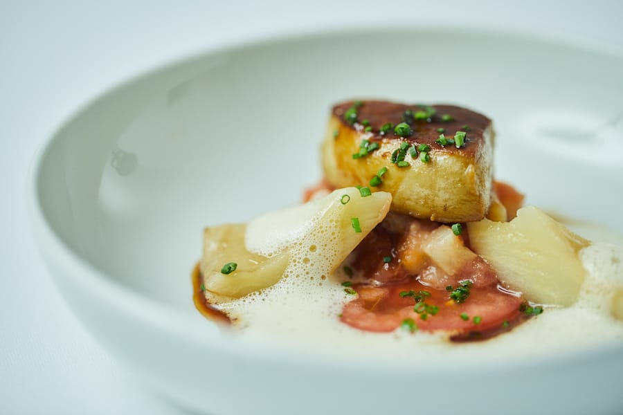 2. Gang von Hans Stucki aus dem Jahr 1970: Foie gras "WD", Klassiker von Hans Stucki. 60 Jahre Marmite im "Stucki" von Tanja Grandits, Basel, 11.04.2019, Foto Lucia Hunziker