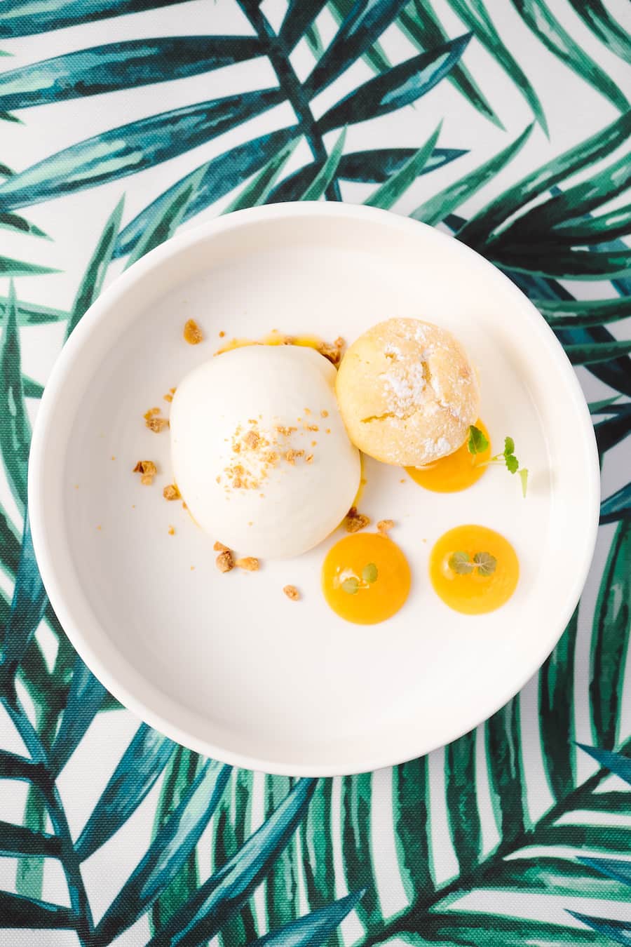 Passionsfrucht, Weisse Schokolade, Mandeln - Mario Garcia wurde 5. am Bocuse dâOr in Lyon. Jetzt ist er zurück und macht ein Pop up im Lido Luzern. - Donnerstag, 7. Februar 2019 - Copyright Olivia Pulver