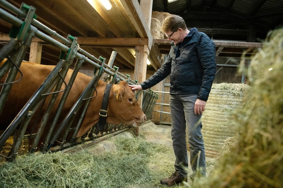 Gasthaus zum Gupf, Gastgeberpaar Manuela & Walter Klose, Schweizer Fleisch, 8. Juli 2021, Rehetobel AR auf dem Hof mit Pächter Albert Zähner