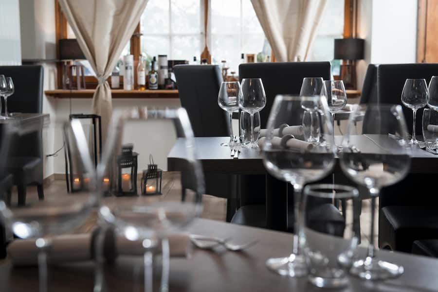 Restaurant "Le petit corbeau" Ã Chavornay.ici la salle du restaurant