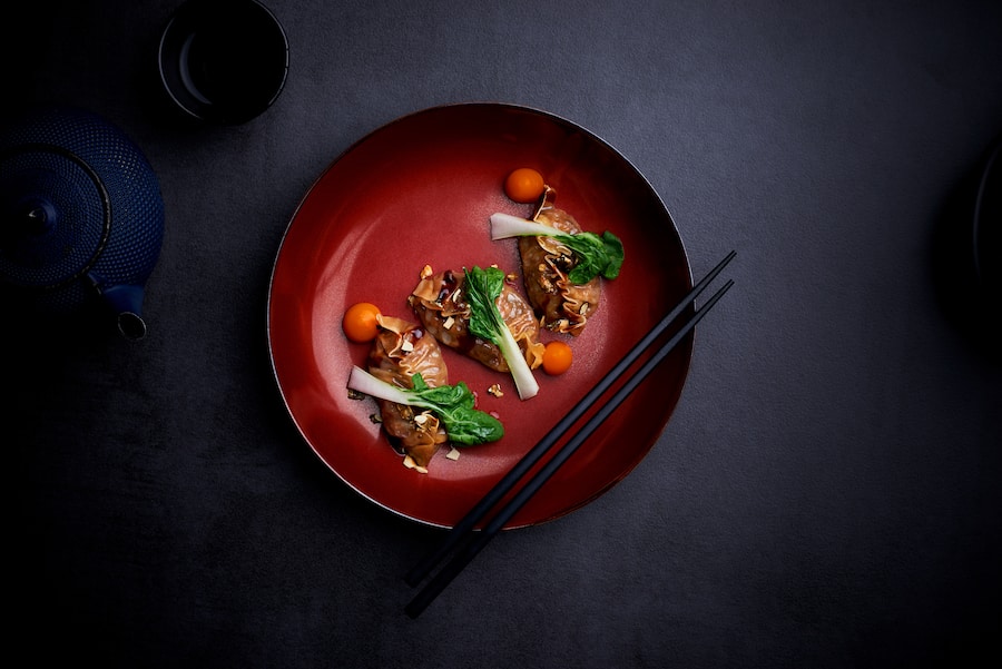 Gedämpfte Wan Tan/Mini Pak Choi Blätter in Mangosaft gekocht/Süsskartoffelpüree - YOSO – Aromenküche by Sarah Henke