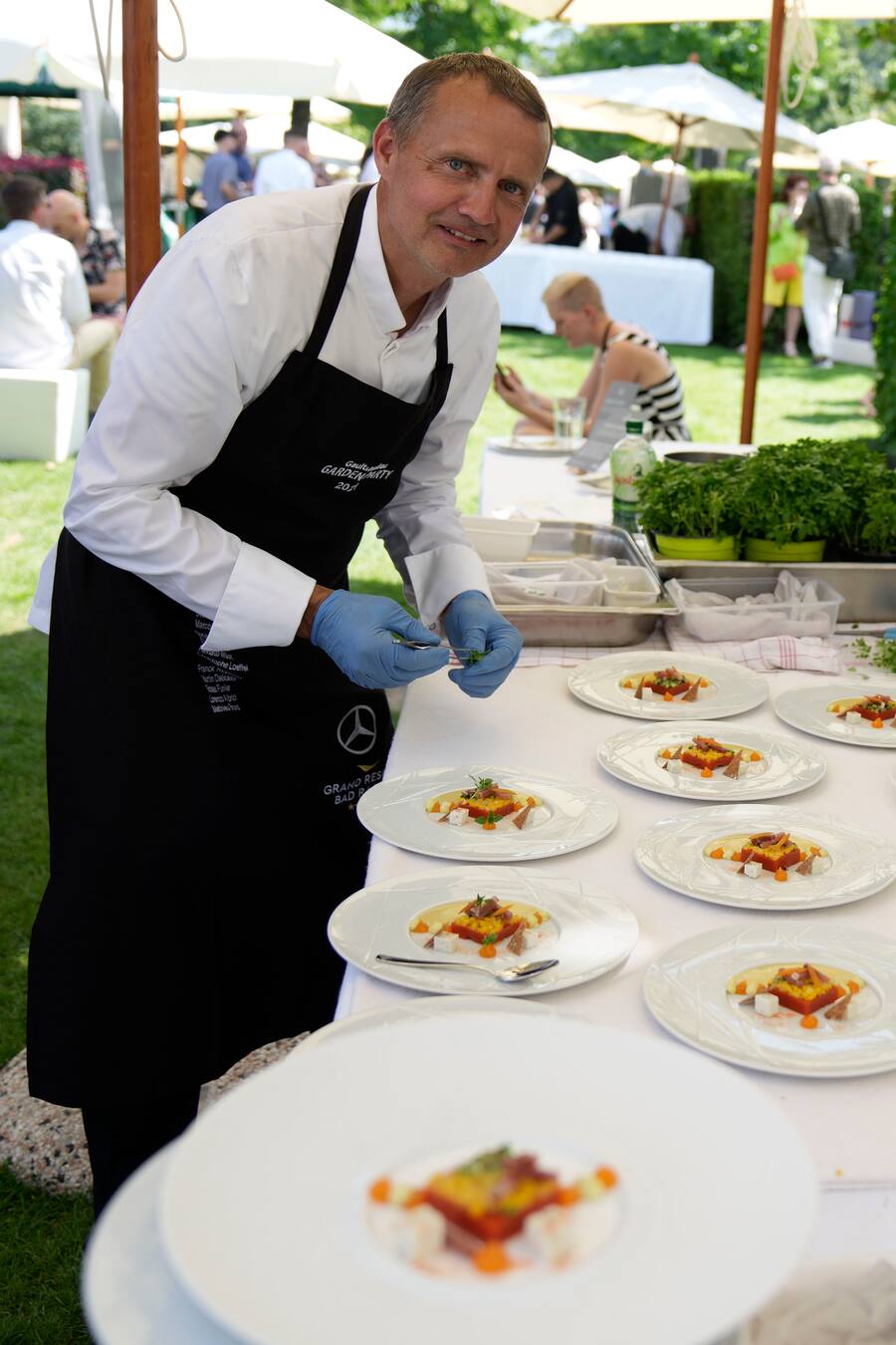 15.08.2021; Bad Ragaz: GaultMillau Garden Party; Didier de Courten mit Fondant, Walliser Schinken, Alpenziger und Orangenvinaigrette. © Valeriano Di Domenico
