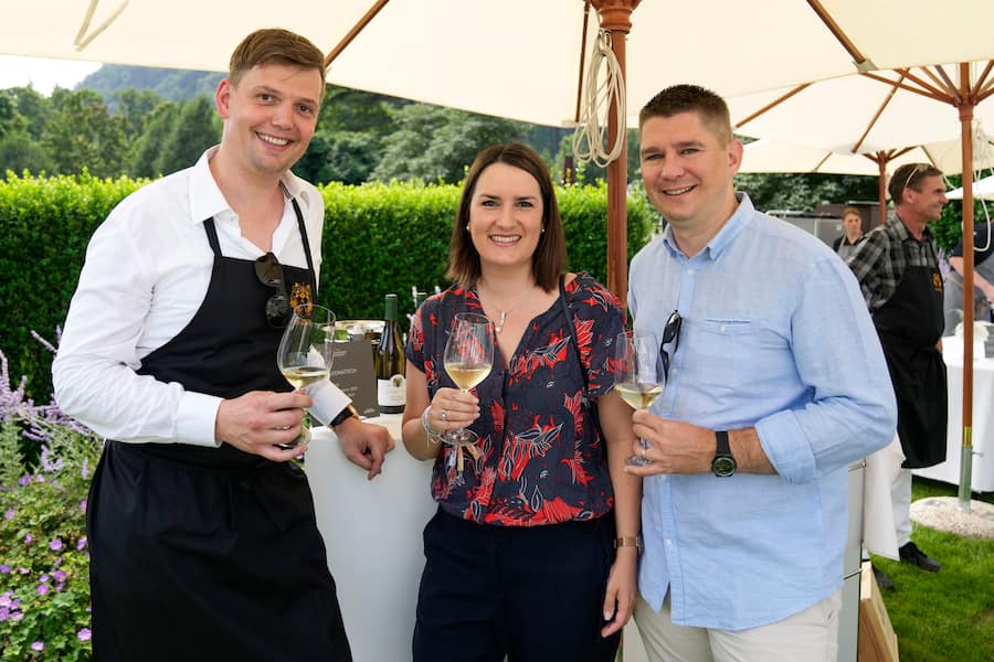 15.08.2021; Bad Ragaz: GaultMillau Garden Party; Martin Donatsch mit Virgine und Nicolas Joss. © Valeriano Di Domenico