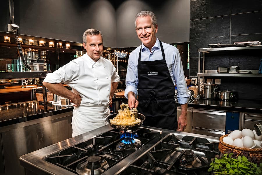 Dietmar Sawyere und Jean-Yves Blatt am Herd