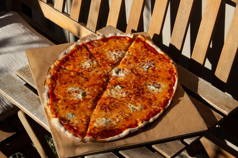 Geheimtipp für Pflanzenfans: Das "Il Giardino Urbano" beim Bahnhof St. Johann (Auf dem Bild: Pizza Gorgonzola & Mascarpone), 19.07.2021, Il Giardino Urbano, Sydney Karolewski