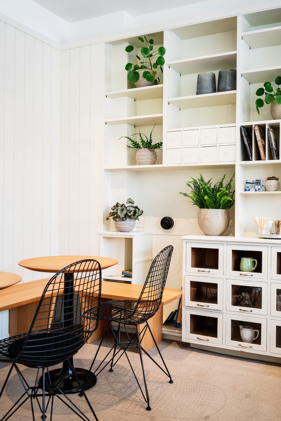 Sitzplätze in der Gelati Tellhof an der Tellstrasse in Zürich von Daniel Kissling von Gelati am See