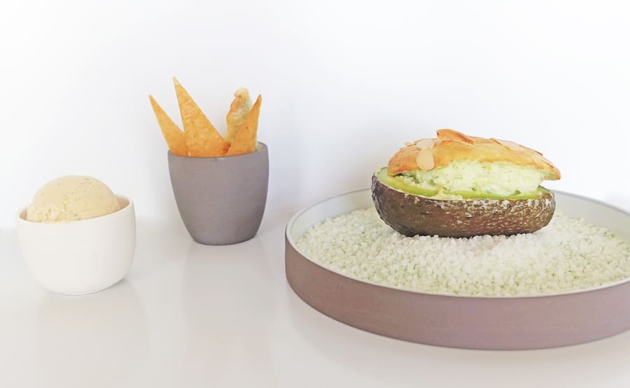 Soufflé à l'avocat, amandes toastées