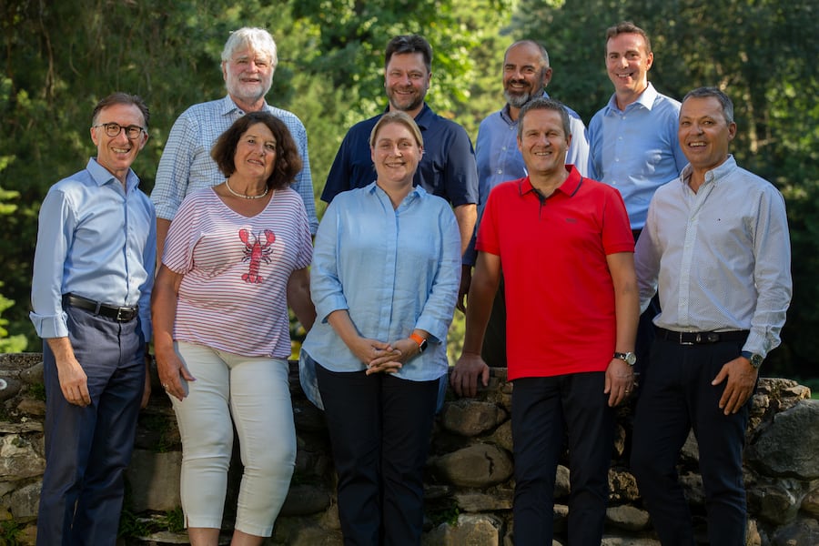 Hinerer Reihe: Geny Hess sen., Geny Hess jun. Uel Kelleberger, Aurelien Blanc.Vordere Reihe: Paolo Basso, Elsbeth Hobmeier, Nathalie Ravet, ?, Gilles Besse.