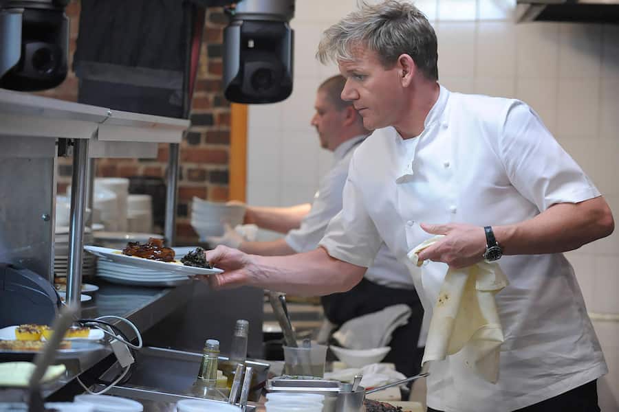 KITCHEN NIGHTMARES, chef Gordon Ramsay (right), at the La Galleria 33 (Boston, MA), 'La Galleria 33, Part I & II', (Season 6, ep. 601 & 602, aired Oct. 26 & Nov. 2, 2012), 2007-. photo: Jeff Neira / TM and Copyright © 20th Century Fox Film Corp. All rights reserved, Courtesy: Everett Collection (KEYSTONE/Everett Collection/1)