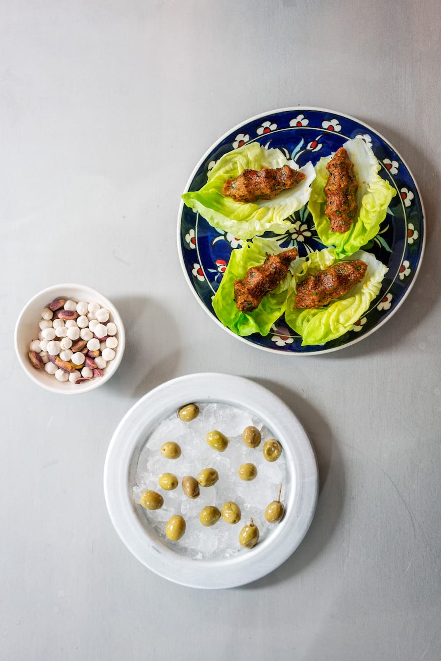 Nüsse, Oliven und Cig Köfte im «Restoran Gül»