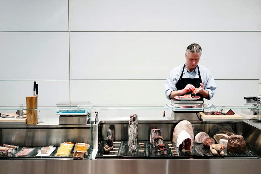 Hatecke in seiner Metzgerei in Zürich