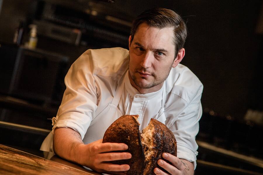 Hotel Grand Resort Bad Ragaz 2020: Andy Vorbusch mit seinem Brot