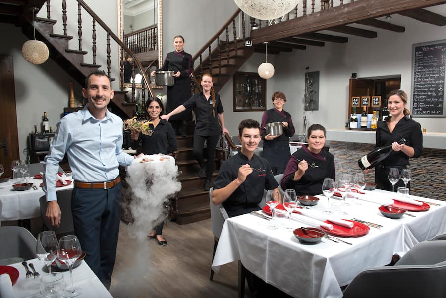 Marie Robert,Café-Suisse à Bex. ici avec toute son équipe