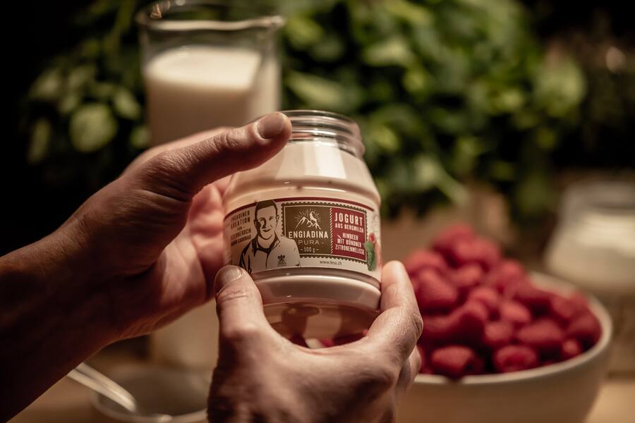 Joghurt Himbeer Dario Cadonau