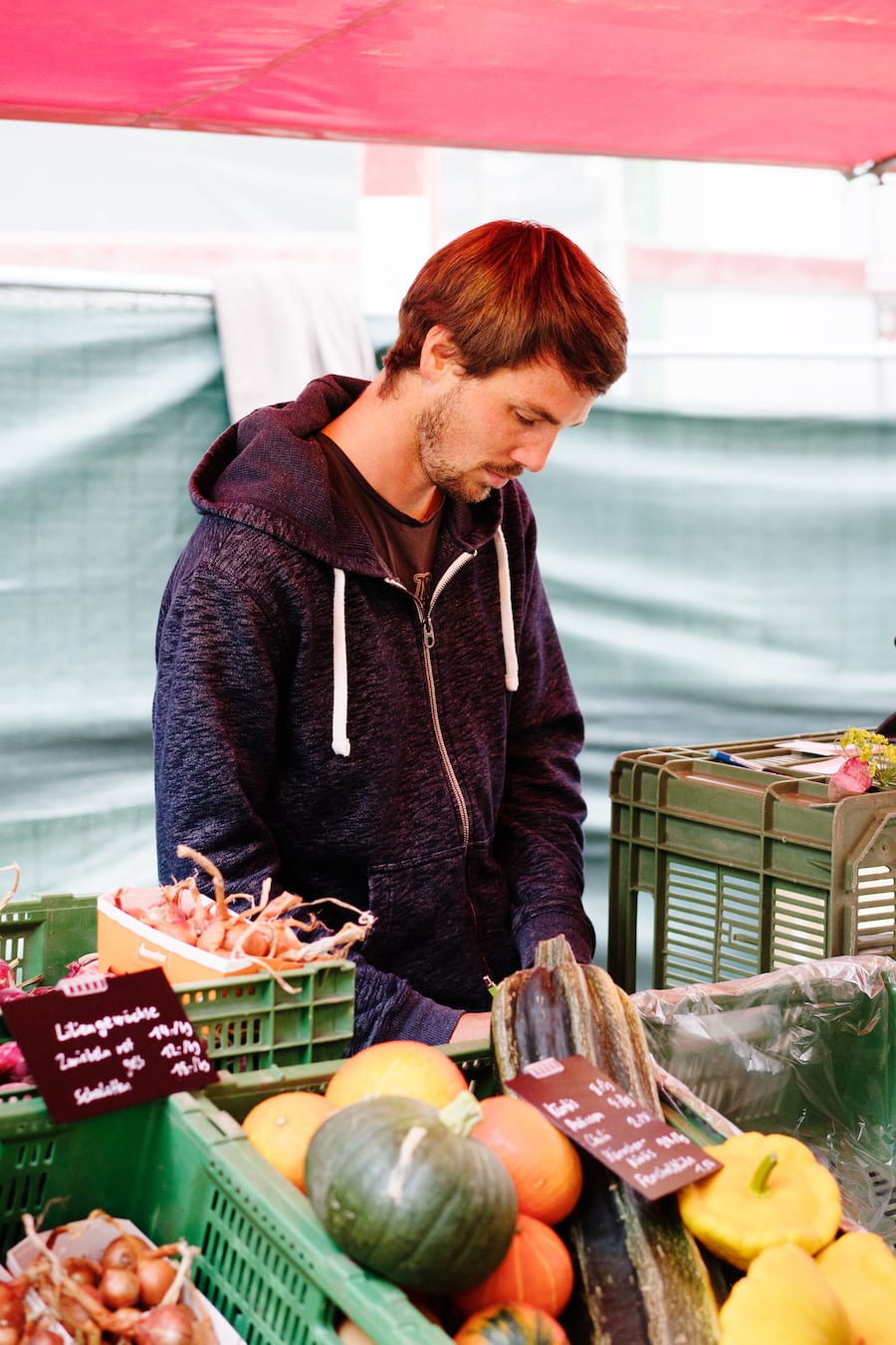 Ein Bauer mit Vision: Matthias Hollenstein von «Slow Grow» am Kartoffelmarkt in Rapperswil