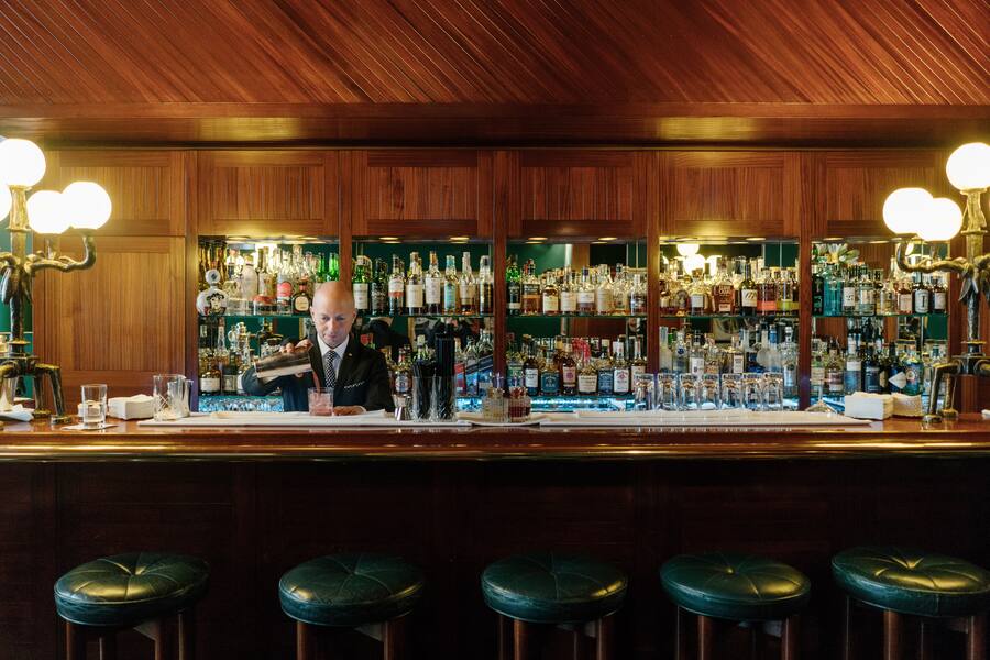 Barchef Christian Hess in der Kronenhalle Bar in Zürich