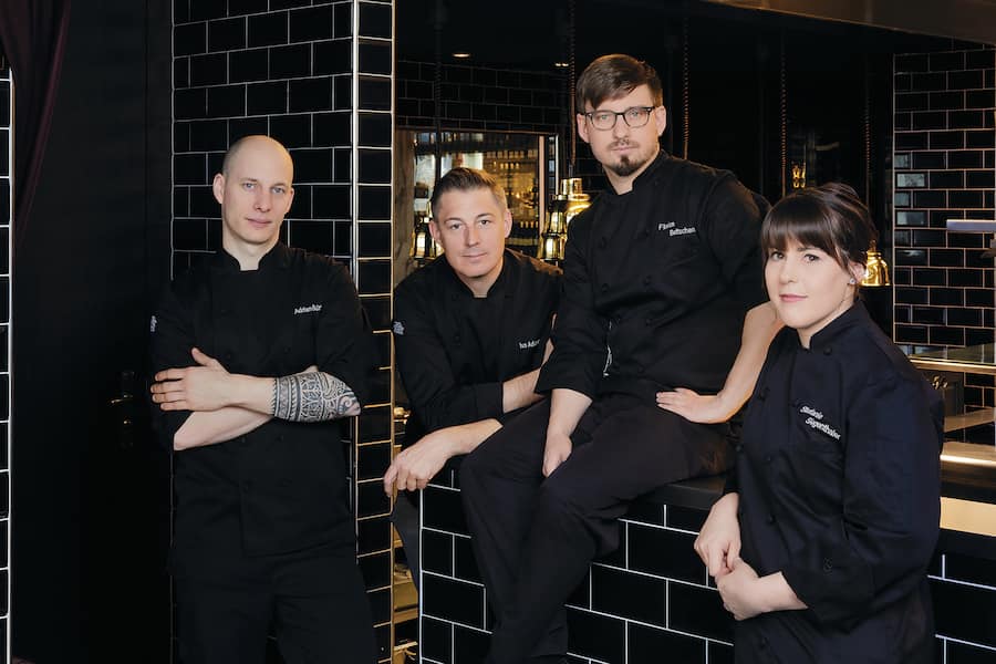 Portraits, Zunftbuch Casino, Ivo Adam. (Yoshiko Kusano)