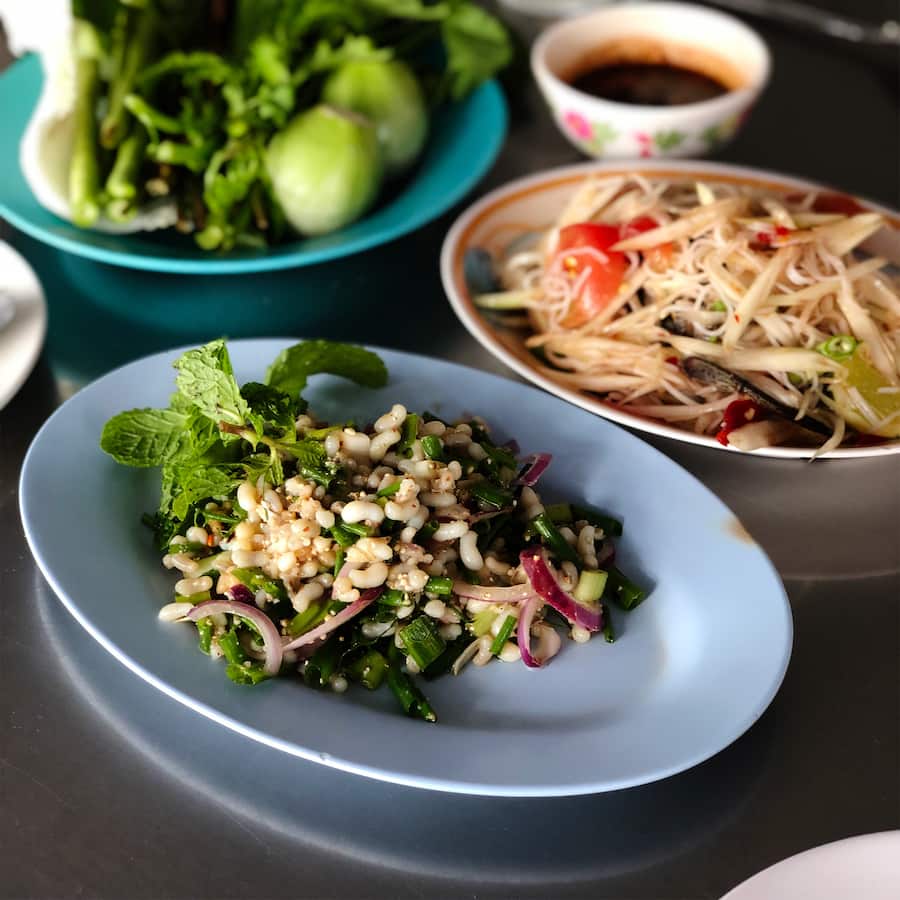 Larb mit Ameiseneier in Bangkok