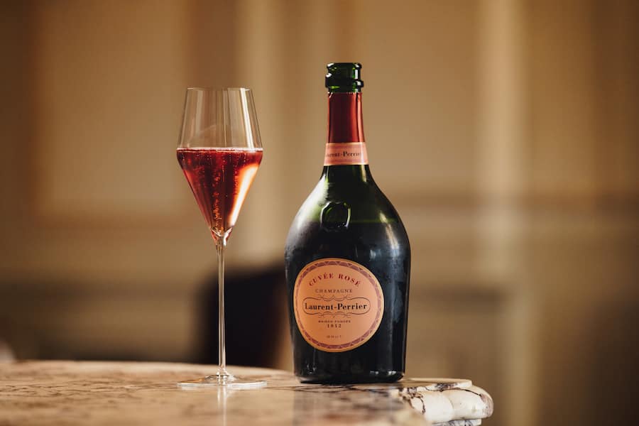 Sommelier Christoph Kokemoor, Grand Hotel Les Trois Rois, Cheval Blanc by Peter Knogl,Laurent-Perrier Cuvée Rosé, Apéro-Champagner,Foto: Digitale Massarbeit, Tanja und Simon Kurt,