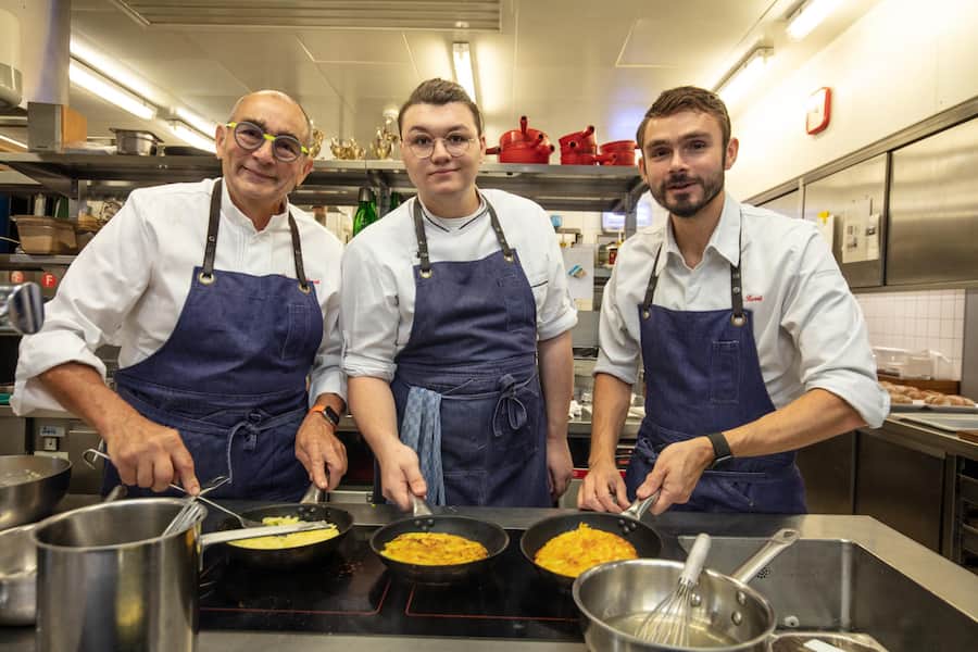 v.l.n.r. Bernhard Ravet, Enkel Leo Ravet und Sohn Guy Ravet, Esprit Ravet, Bernerhof Gstaad © Marcus Gyger