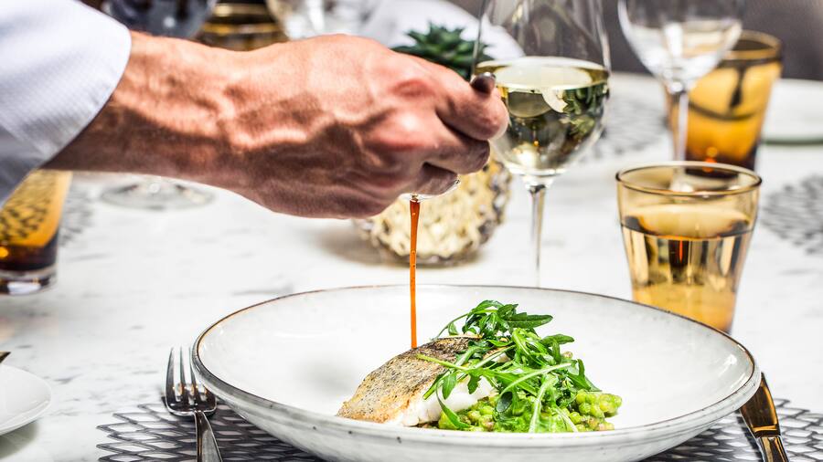 Living-room-bar-Kitchen-Ritz-Carlton-Hôtel-de-la-Paix-Lénaïc-Jourdren