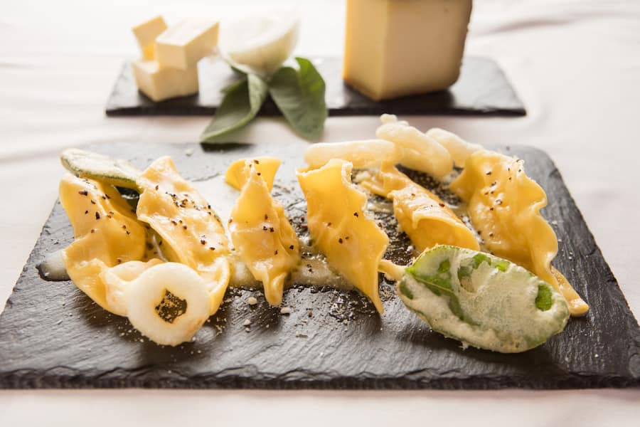 Locanda Orelli, Pasta e pom in raviolo (Ravioli mit Kartoffel-Käse Füllung)