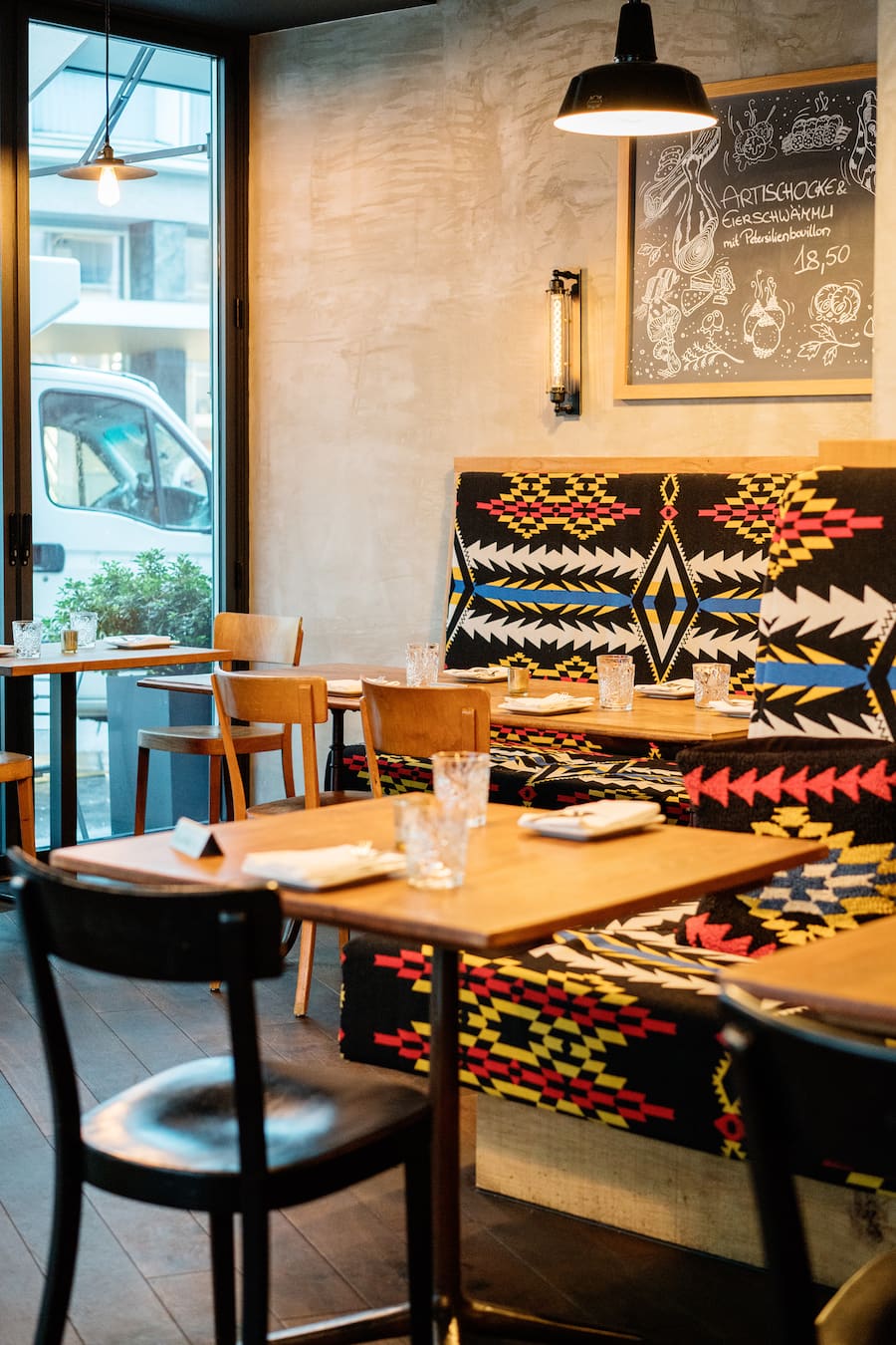 Restaurant Löweneck Zürich mit spanischen Tapas beim Löwenplatz Kreis 1