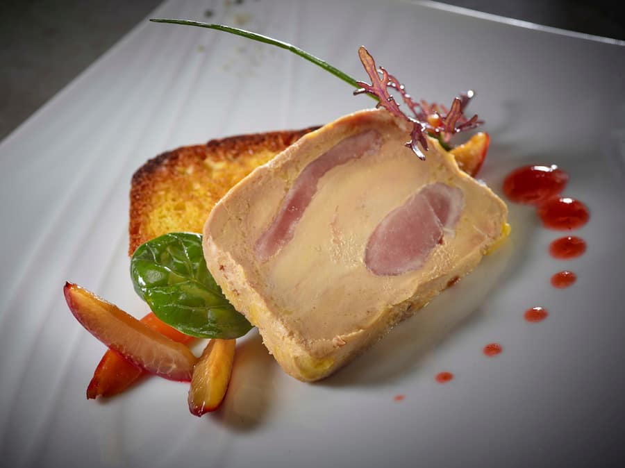 Octobre, 2016, Plats de Chasse, pavé de chevreuil, tartare de Chevreuil et carpaccio de cerf, Parmentier de chevreuil, atriaux © sedrik nemeth