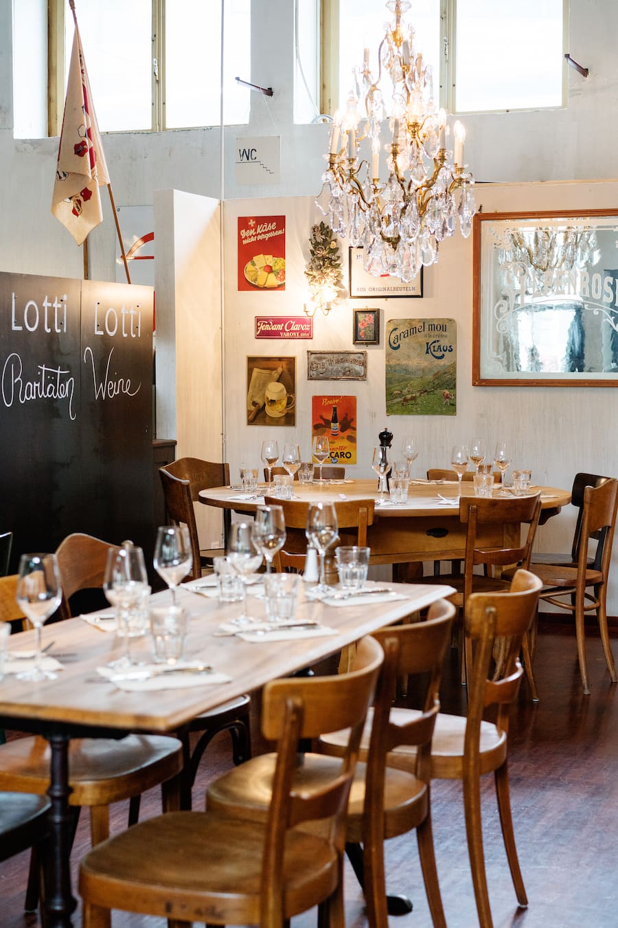 Schweizer Restaurant Lotti am Werdmühleplatz an der Bahnhofstrasse in Zürich