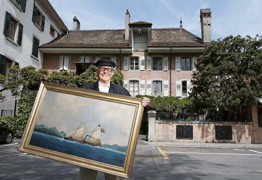 Portrait devant la maison Rose du domaine Louis Bovard