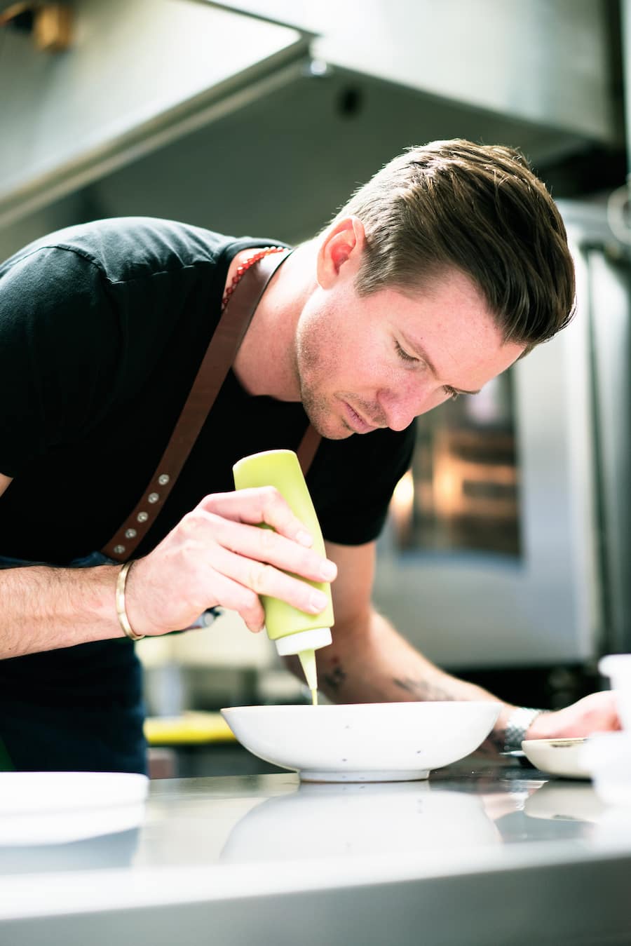 Fabian Spiquel in der Küche des Maison Manesse in Zürich