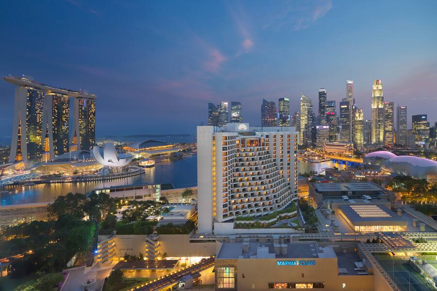 Mandarin Oriental Singapur Aussen Nacht