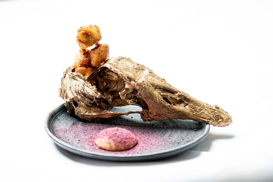 Martinigans, Stiefels Hopfenkranz, in Luzern, Amuse-Bouche Gänsehirn in Gänseschädel