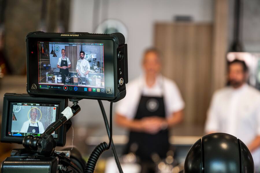 15.06.2021; Bad Ragaz; Mercedes Grand Resort Bad Ragaz; Sven Wassmer und Mercedes Schweiz CEO, Marc Langenbrinck, machen eine Koch - Masterclass für Mercedes-Kunden. © Valeriano Di Domenico