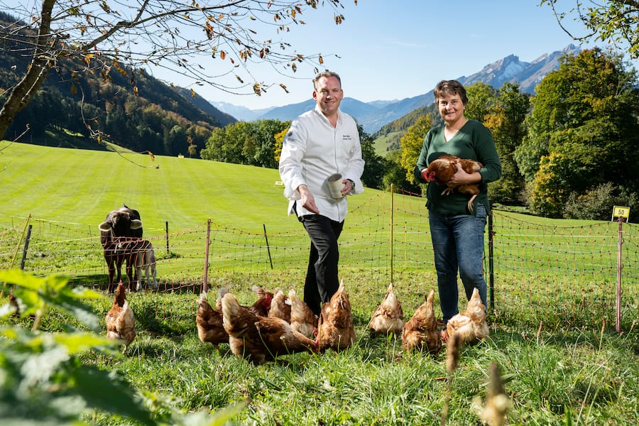 Buergenstock Produzenten, Mike Wehrle besucht Elisabeth Barmettler, Hühnereier