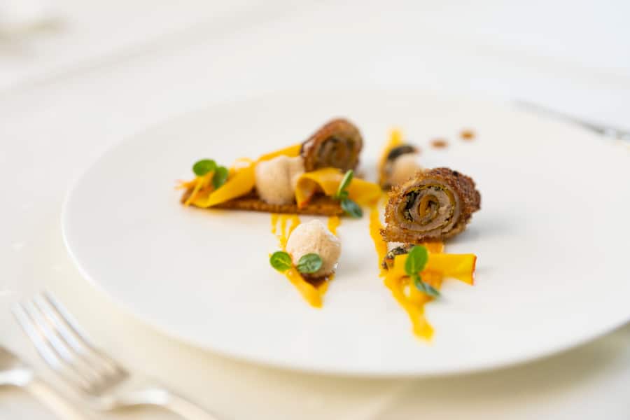 27.08.2021; Lömmenschwil: GaultMillau Nesspresso Lounge - Bernadette Lisibach, Restaurant Blumenau;2.Gang: - Panierte Roulade mit Robust-Kaffee-Brot und mariniertem Kürbis. . © Valeriano Di Domenico