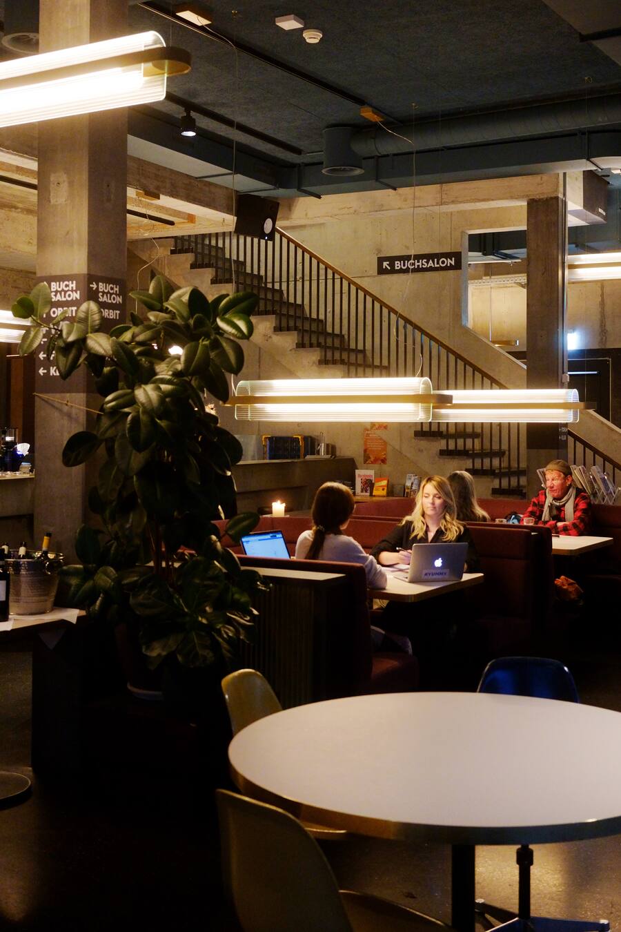 Kosmos Bistro Zurich von Markus Burkhard und Flavia Hiestand an der Europaallee