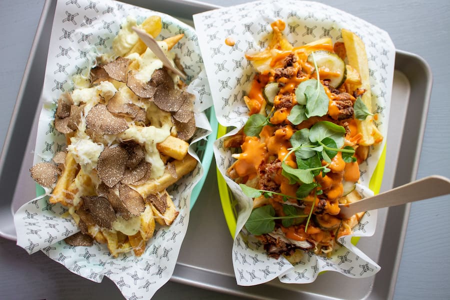 Loaded Fries nun endlich auch in Basel erhältlich: mit viel Trüffel und einer Portion Fried Chicken., 17.11.2021, Astro Fries, Sydney Karolewski