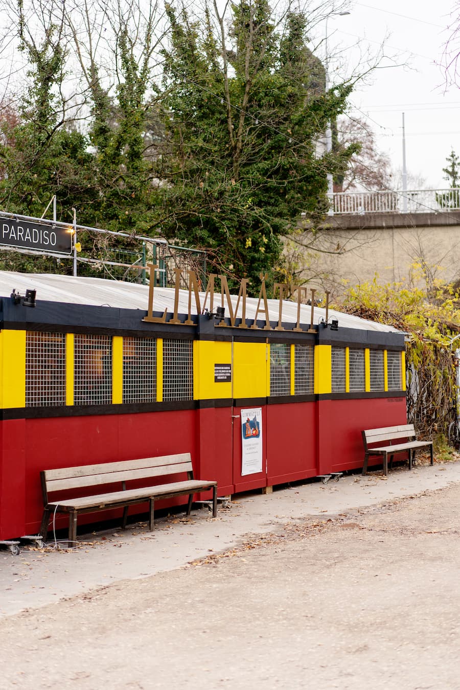 Restaurant Sihlmatt Pop-up im alten Bahnwagen Stazione Paradiso am Letten mit Forelle blau