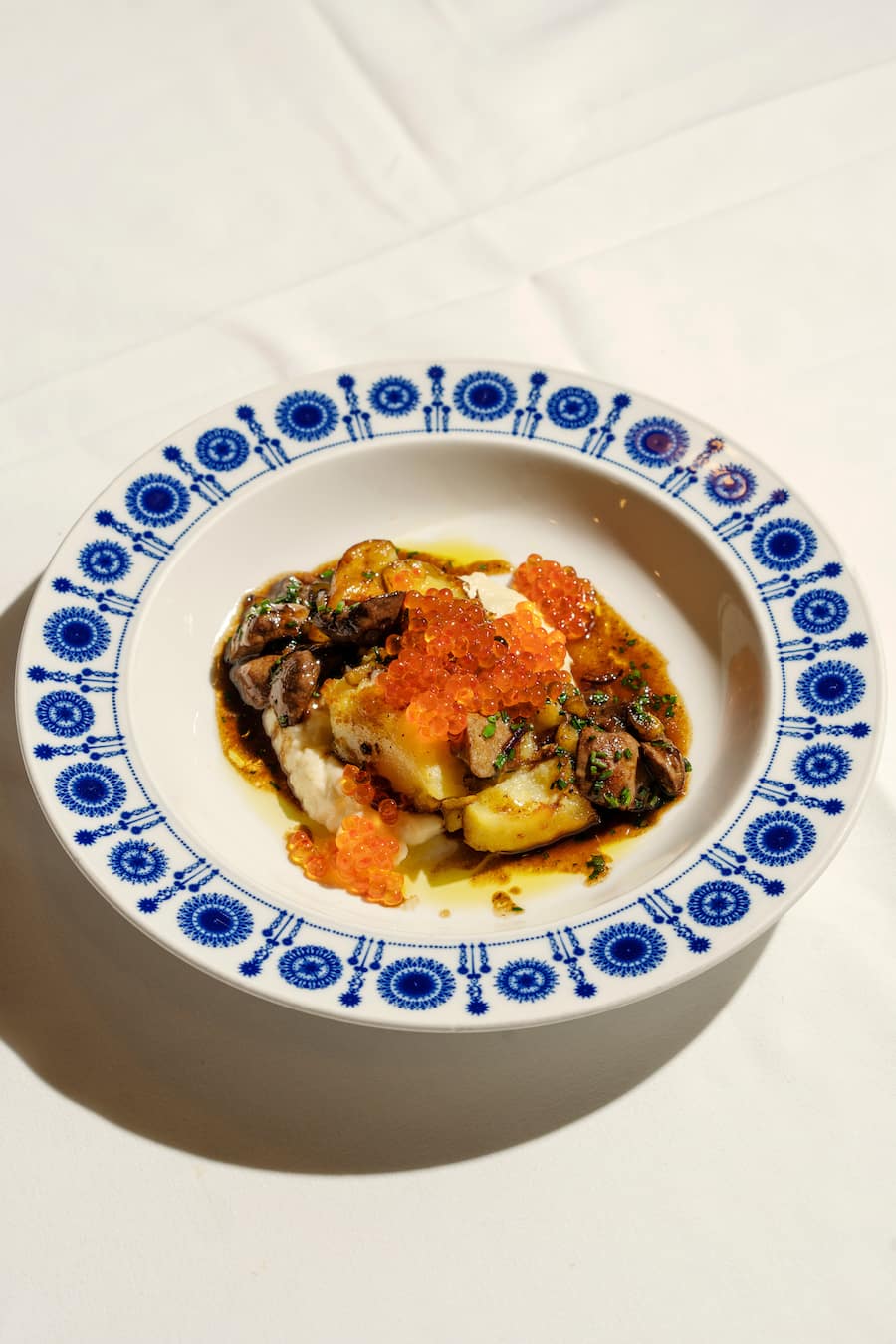 Restaurant Sihlmatt Pop-up im alten Bahnwagen Stazione Paradiso am Letten mit Forelle blau