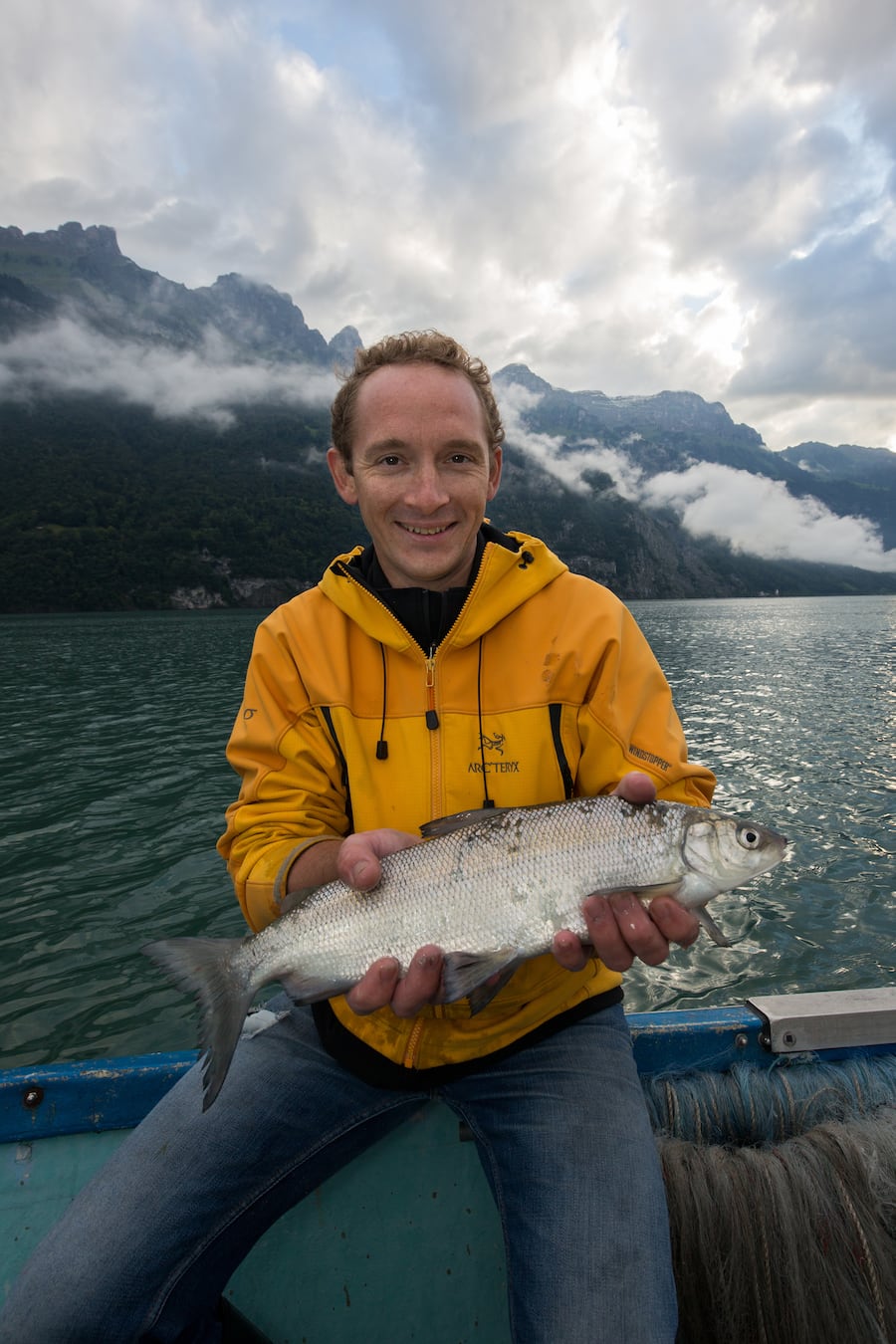 Küche Stefan Rehli mit Felchen auf dem Walensee.