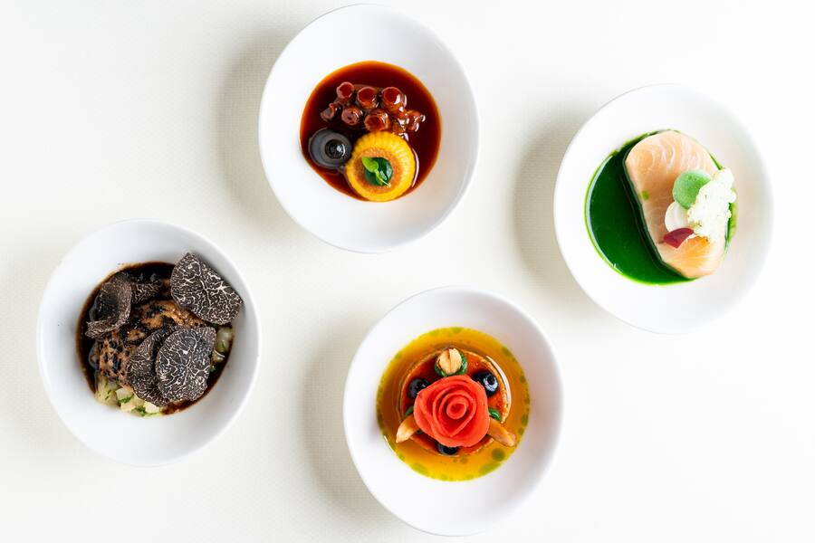 3. Gang Sebastian Zier: Cous Cous/Safran/Ratatouille/Zuchini, Hamachi/Baseil/Cucumber/Sorrel, Veal Porridge/Truffel/Cellery/Parsley, Octopus/Chorizo/Corn/Olive - Boutique Hotel Alhambra - Pressereise Insel Mali Losinj, Kroatien - 5. bis 8. August 2021 - Copyright Olivia Pulver