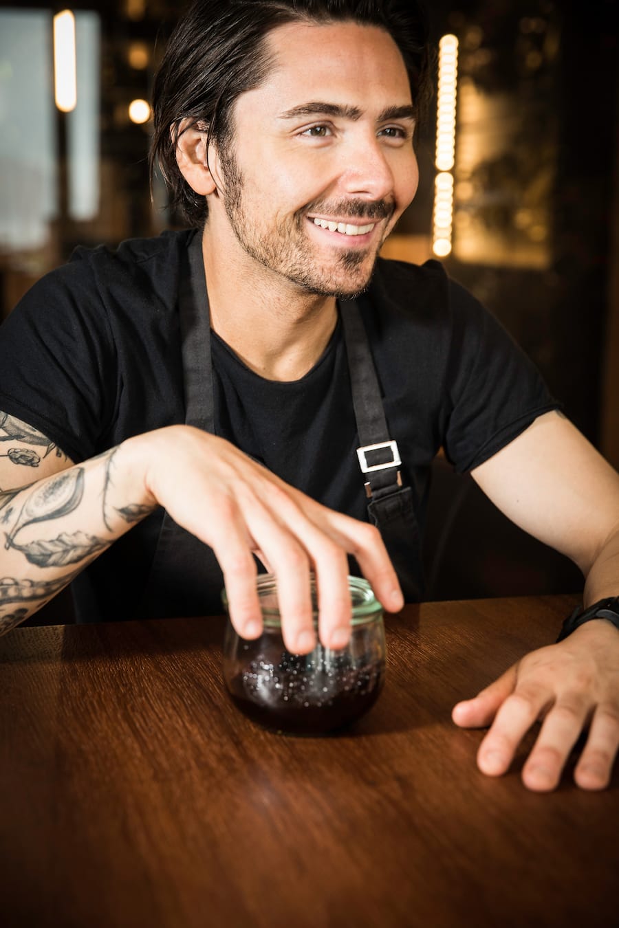 Koch Nenad Mlinarevic kocht mit HolunderbeerenVitznau, 13.Juli 2016Esther Michel