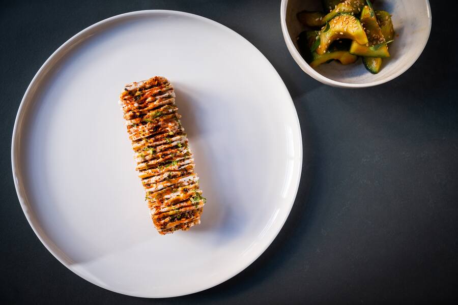 Neue Taverne 2021: Geräuchertes Tofu Tonkatsu, Sojamayo, sihsimi, Kimchi- Gurken