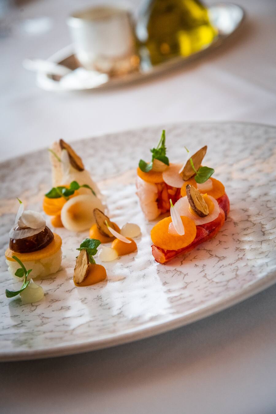 Reto Brändli kocht im Kempinski St. Moritz 2021: Skrei, Schwertmuschel, Pomelo, Karotte