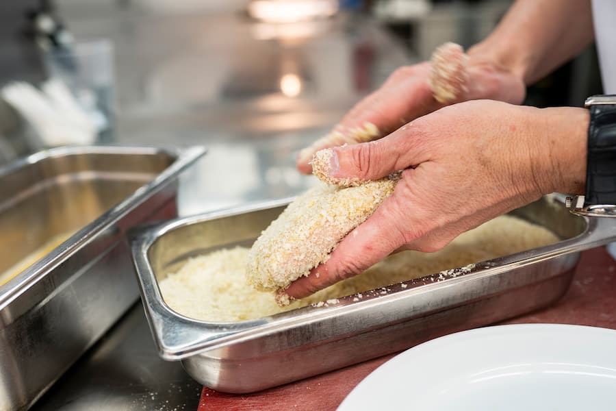 Heiko Nieder zeigt wie man Cordon bleu und Ente sousvide gart