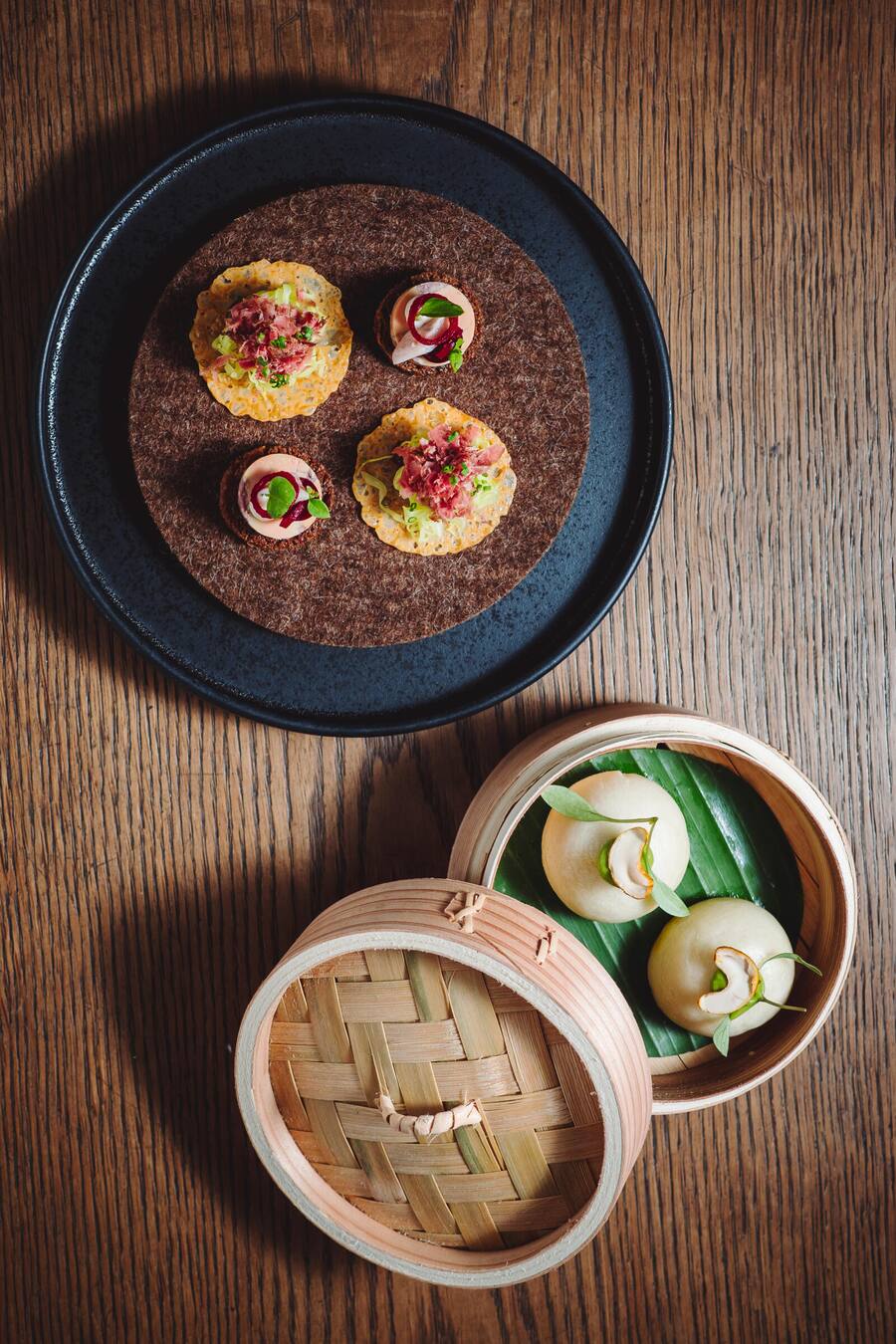 Freilandente aus der Bresse, marinierte Leber, knusprige Haut, Bao Bun - Stefan Heilemann, Chefkoch, Widder Hotel Zürich - Dienstag, 9.6.2020 - Copyright Olivia Pulver