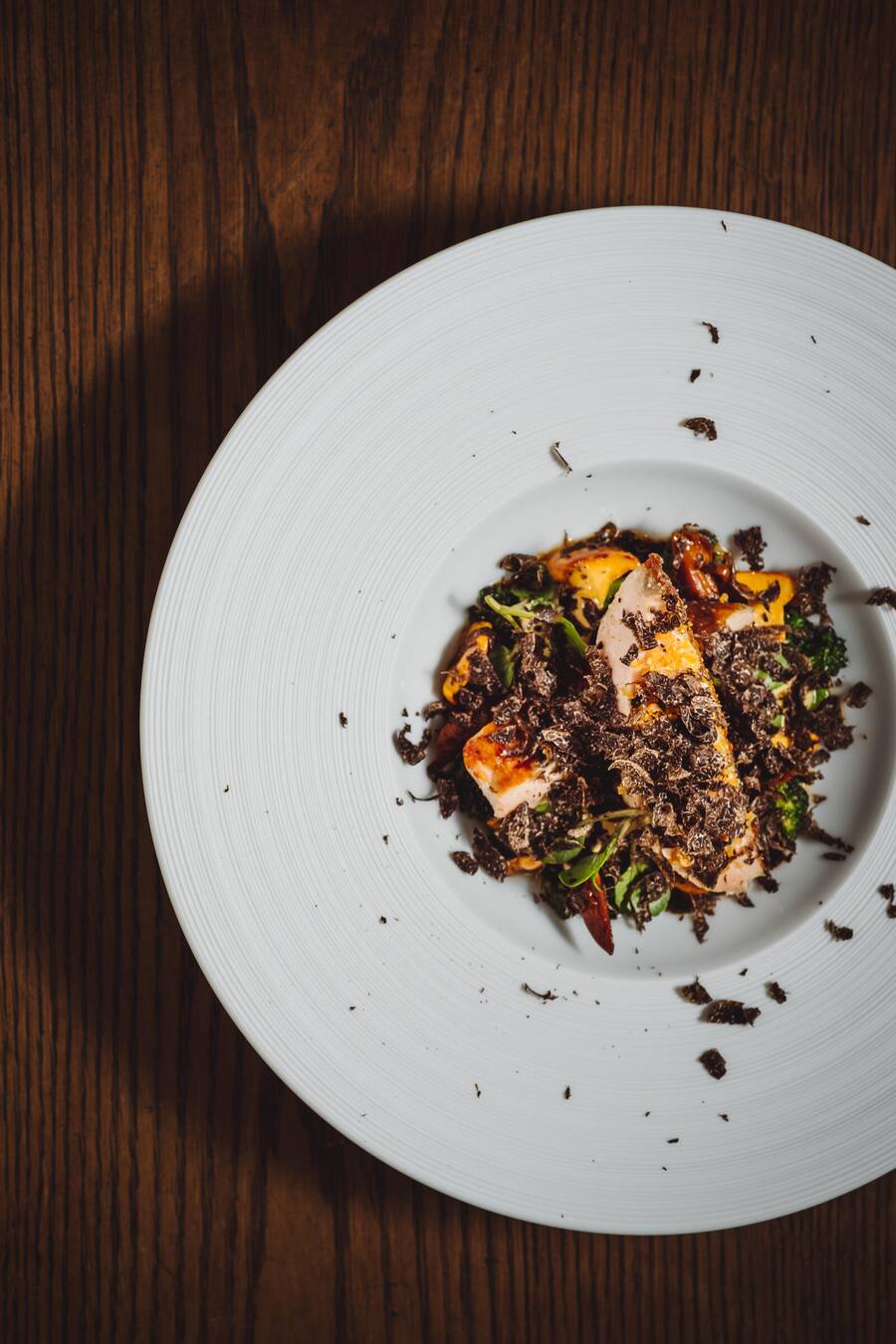 Miéral Perlhuhn, wilder Brokkoli, australischer Wintertrüffel, Yuzu - Stefan Heilemann, Chefkoch, Widder Hotel Zürich - Dienstag, 9.6.2020 - Copyright Olivia Pulver