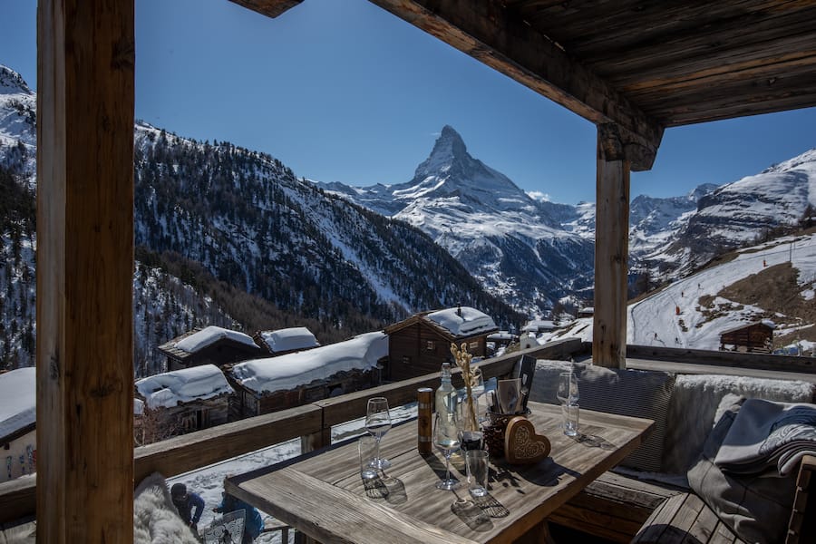 Vrony Cotting-Julen ist GaultMillaus Gastgeberin des Jahres 2022 Restaurant Chez Vrony im Winter